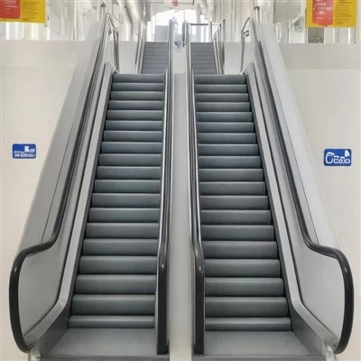 ビルのエスカレーター